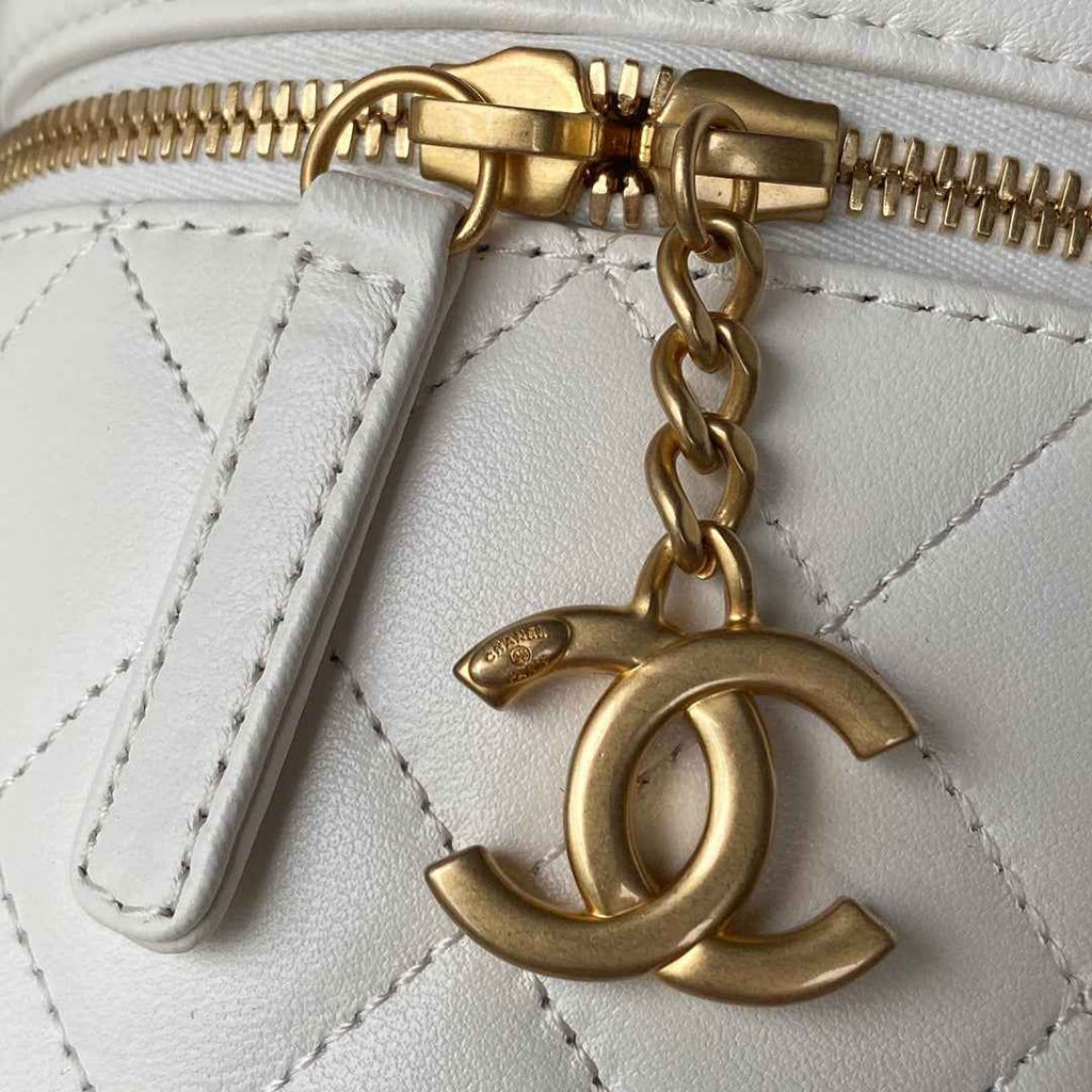 Chanel AS3210 Small Vanity Case Lambskin gold-tone White