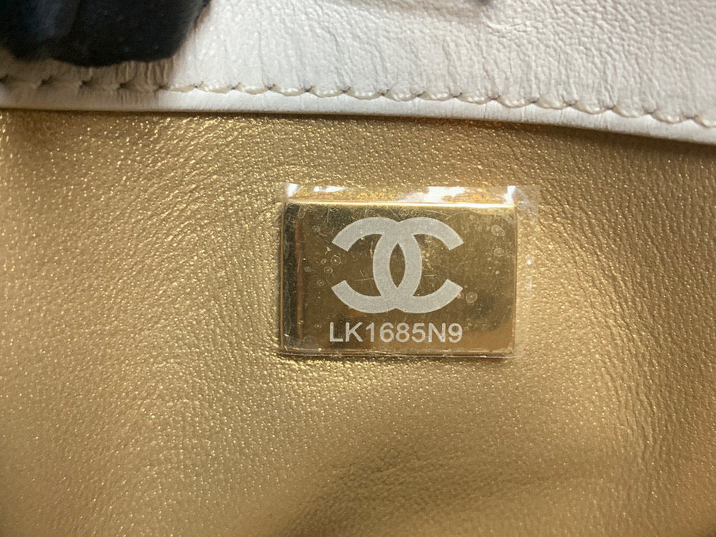 Chanel AS3259 Hobo Shoulder Lambskin Handbag White