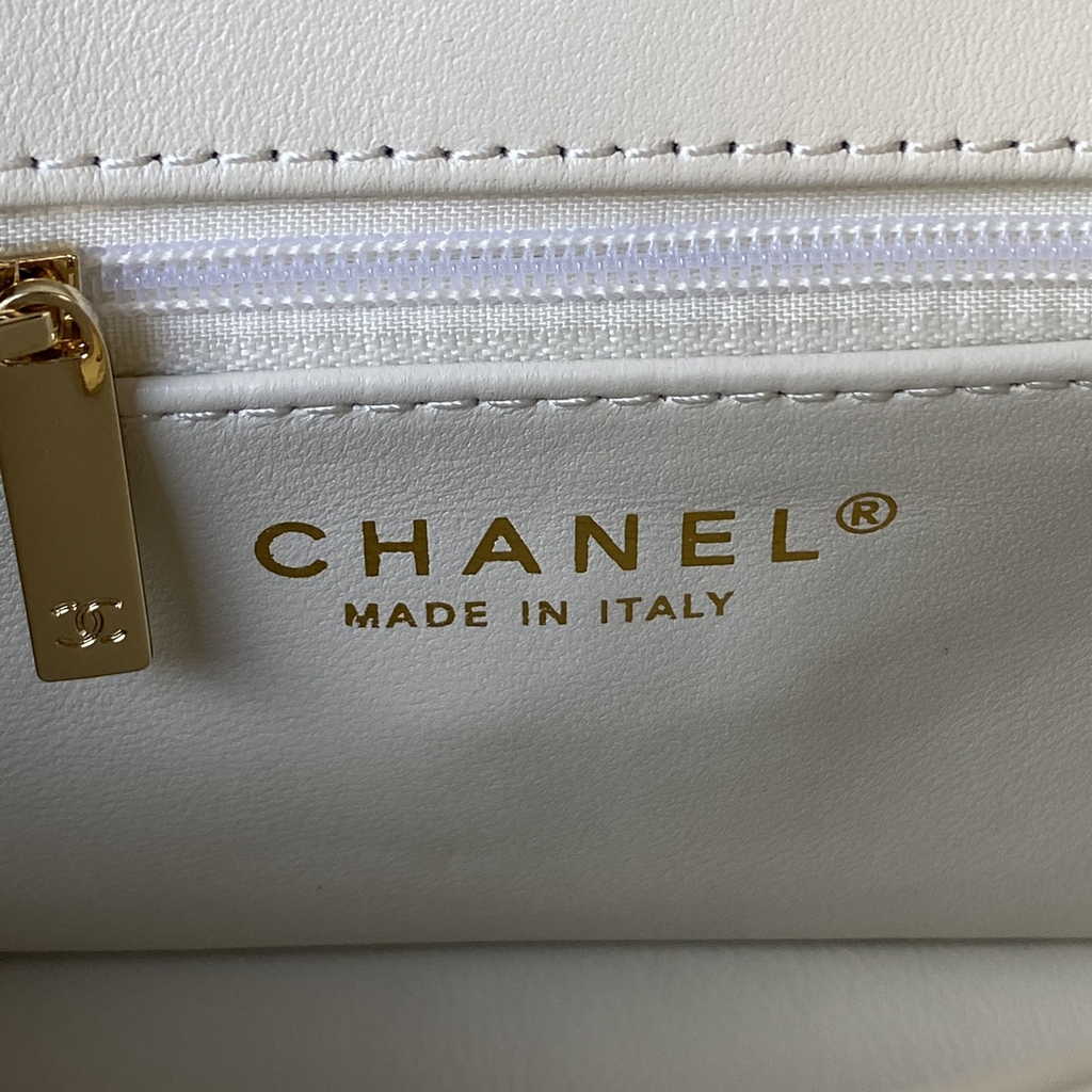Chanel AS3356 Flap bag Shiny Calfskin gold-tone metal White