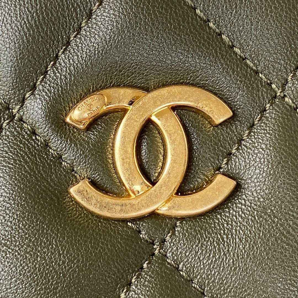 Chanel AS3562 Hobo Handbag Green Lambskin & Gold-Tone Metal