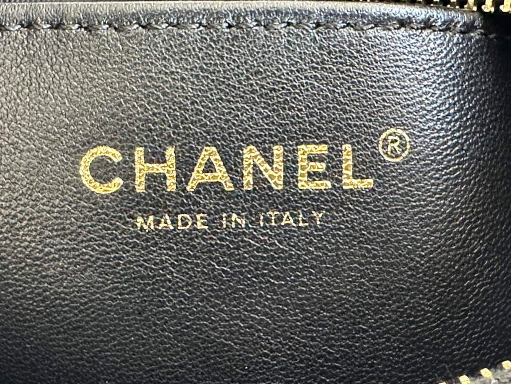 Chanel AS3562 Hobo Handbag Black Lambskin & Gold-Tone Metal