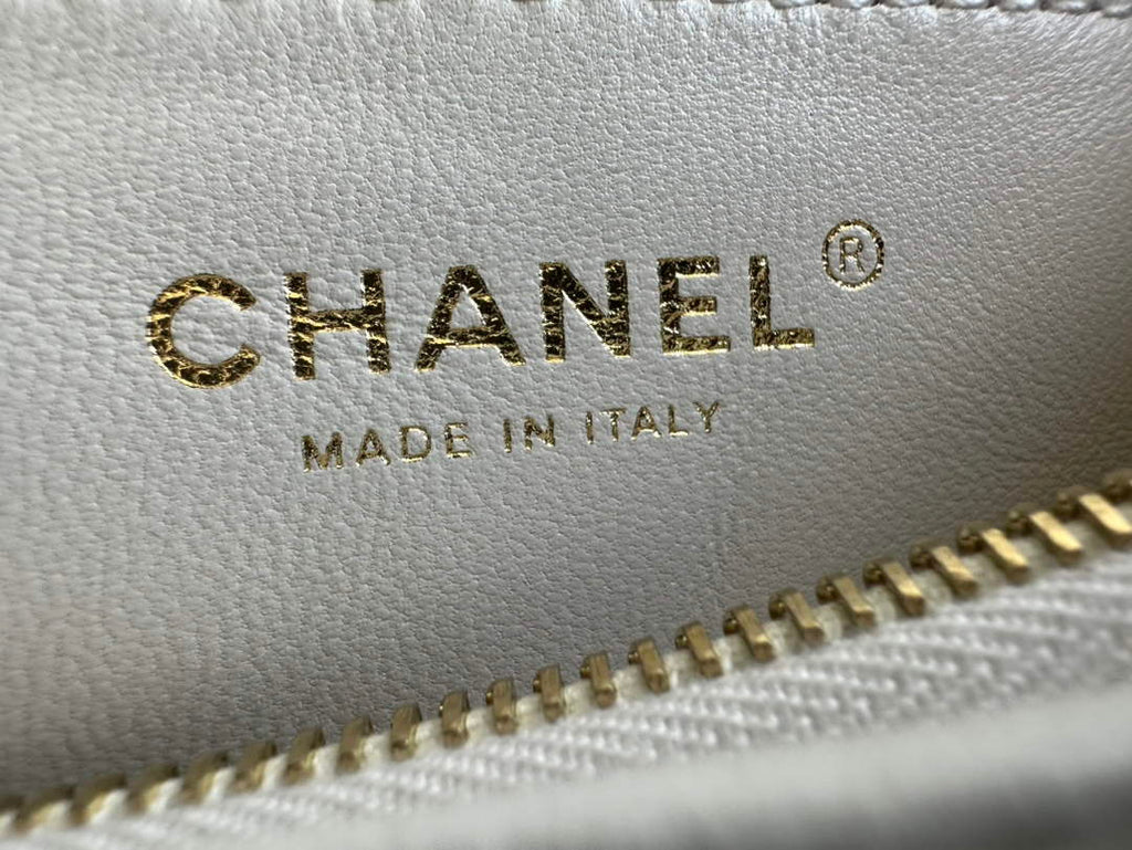 Chanel AS3562 Hobo Handbag White Lambskin & Gold-Tone Metal