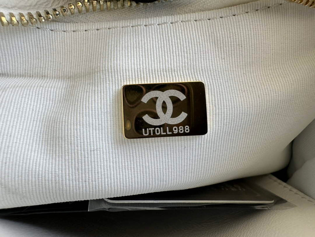 Chanel AS3562 Hobo Handbag White Lambskin & Gold-Tone Metal
