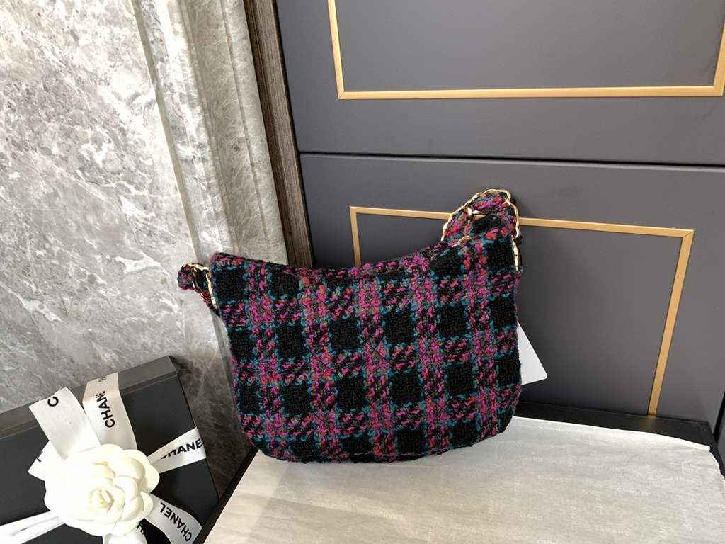 Chanel AS3562 Hobo Handbag Pink Black Tweeds Fabrics & Gold-Tone Metal