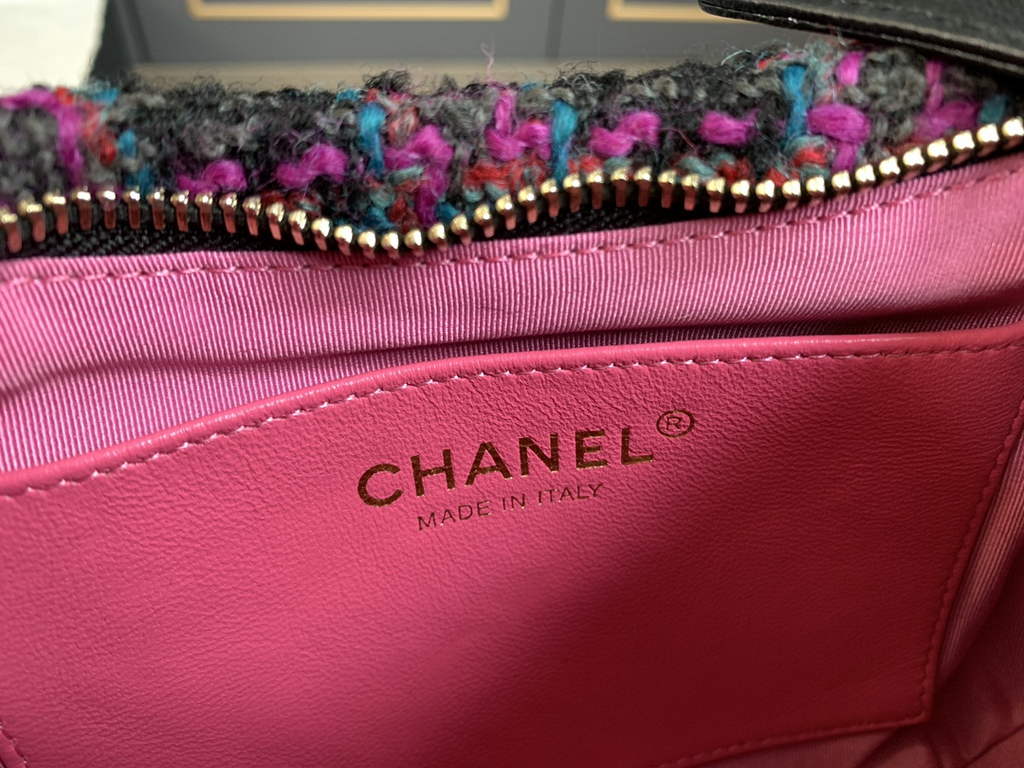 Chanel AS3562 Hobo Handbag Pink Black Tweeds Fabrics & Gold-Tone Metal