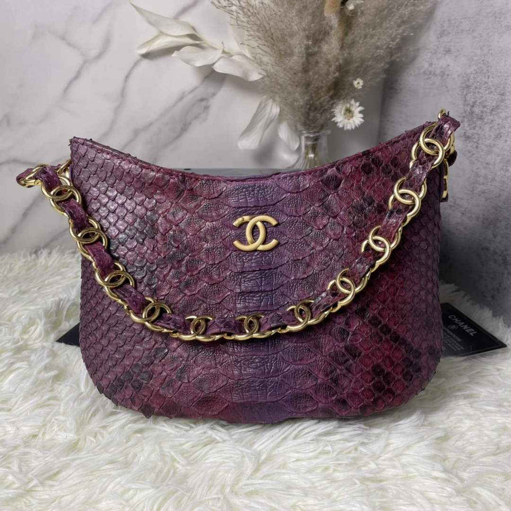 Chanel AS3562 Hobo Handbag Snake & Gold-Tone Metal Light Purple
