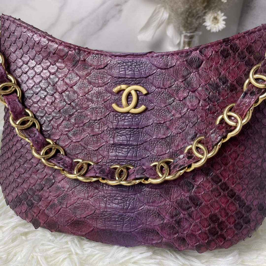 Chanel AS3562 Hobo Handbag Snake & Gold-Tone Metal Light Purple