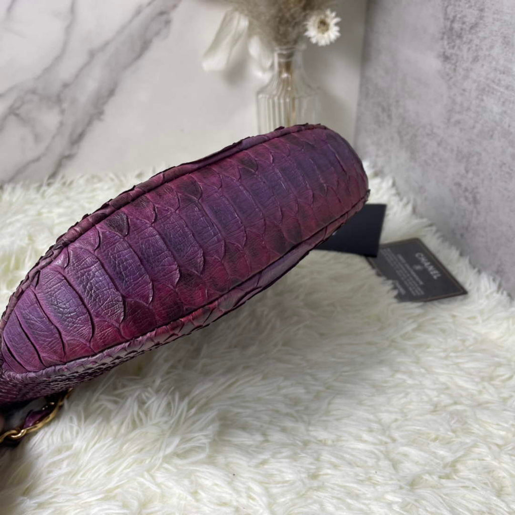 Chanel AS3562 Hobo Handbag Snake & Gold-Tone Metal Light Purple