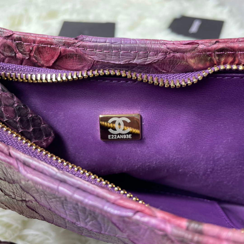 Chanel AS3562 Hobo Handbag Snake & Gold-Tone Metal Light Purple