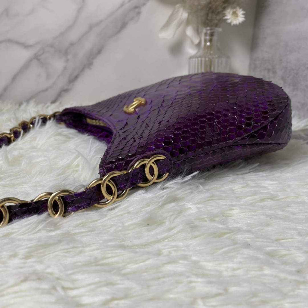 Chanel AS3562 Hobo Handbag Snake & Gold-Tone Metal Purple
