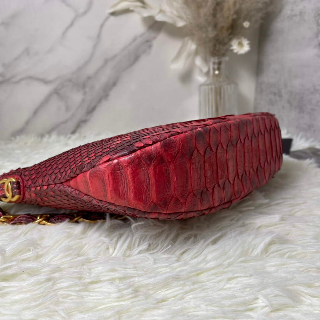 Chanel AS3562 Hobo Handbag Snake & Gold-Tone Metal Red