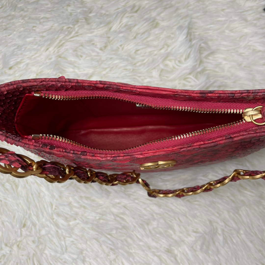 Chanel AS3562 Hobo Handbag Snake & Gold-Tone Metal Red