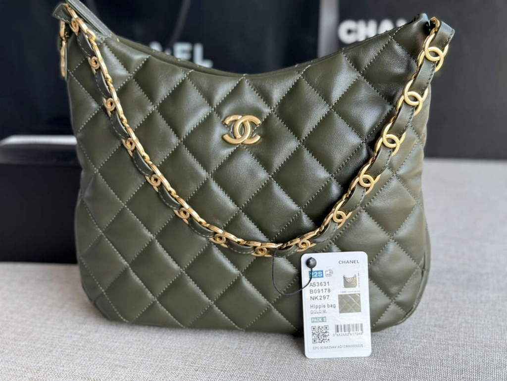 Chanel AS3631 Hobo Handbag Green Lambskin & Gold-Tone Metal