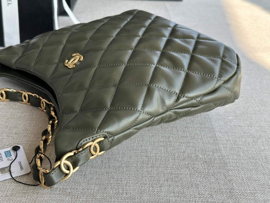 Chanel AS3631 Hobo Handbag Green Lambskin & Gold-Tone Metal