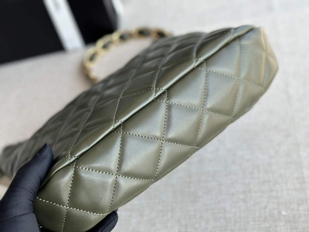 Chanel AS3631 Hobo Handbag Green Lambskin & Gold-Tone Metal