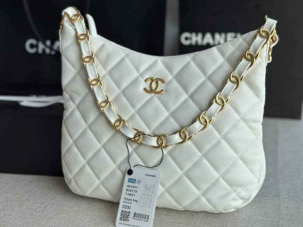 Chanel AS3631 Hobo Handbag White Lambskin & Gold-Tone Metal