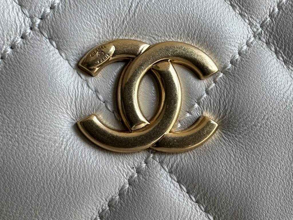 Chanel AS3631 Hobo Handbag White Lambskin & Gold-Tone Metal