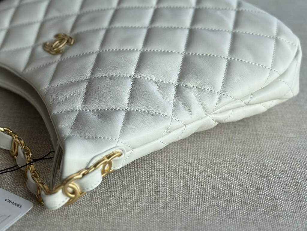 Chanel AS3631 Hobo Handbag White Lambskin & Gold-Tone Metal
