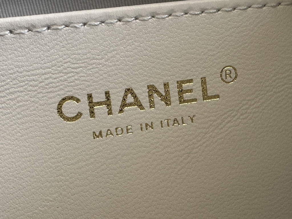 Chanel AS3631 Hobo Handbag White Lambskin & Gold-Tone Metal