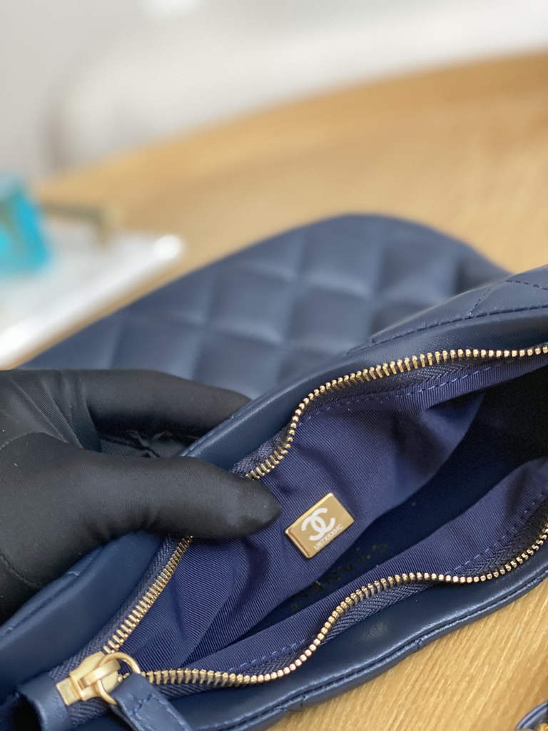 Chanel AS3631 Hobo Handbag Navy blue Lambskin & Gold-Tone Metal