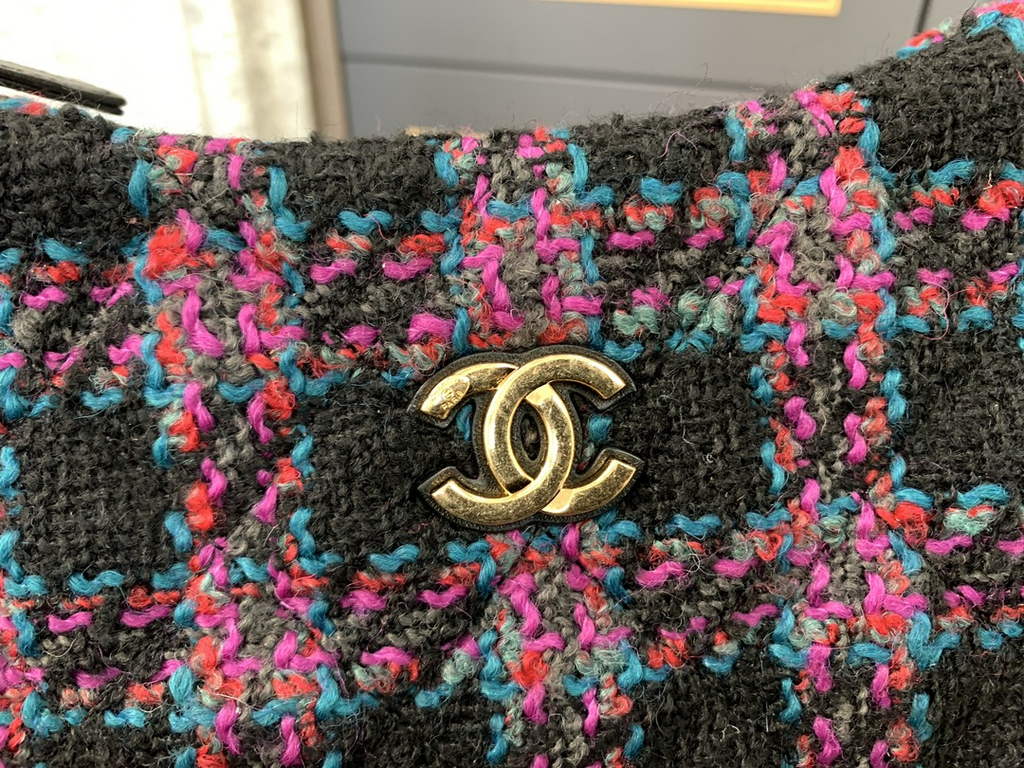 Chanel AS3631 Hobo Handbag Black Pink Tweeds Fabrics & Gold-Tone Metal