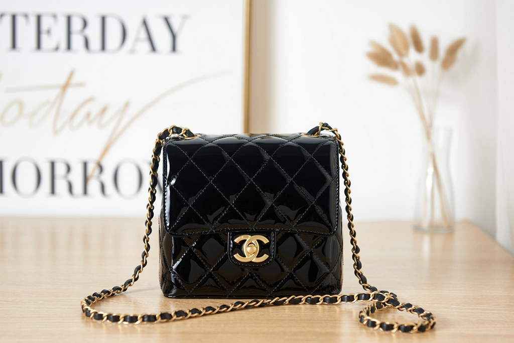 Chanel AS3648 Mini Flap Bag Patent Calfskin Gold-Tone Metal Black