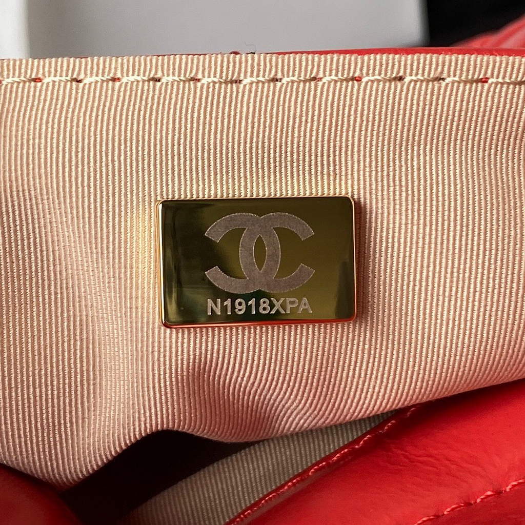 Chanel AS3690 Hobo Bag Shiny crumpled calfskin Red gold