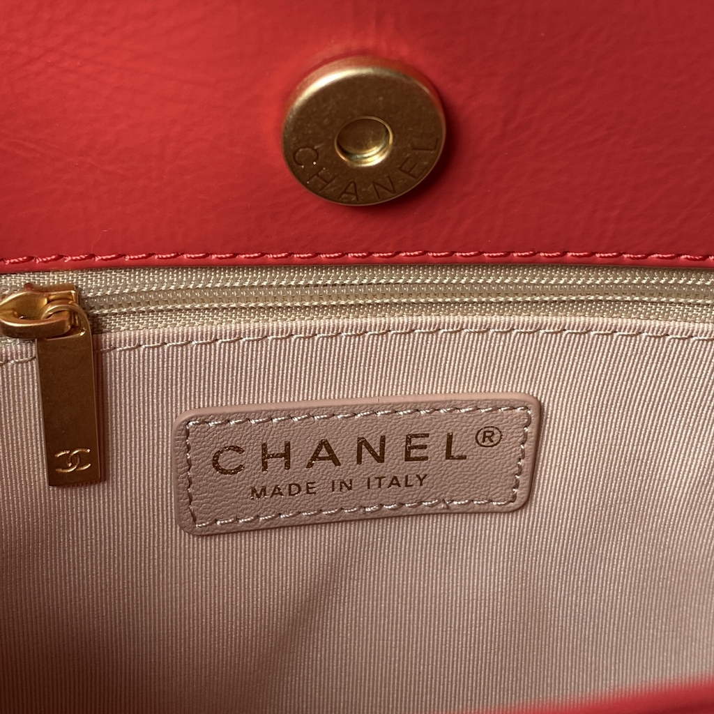 Chanel AS3693 Large Hobo Bag Shiny crumpled calfskin Red gold