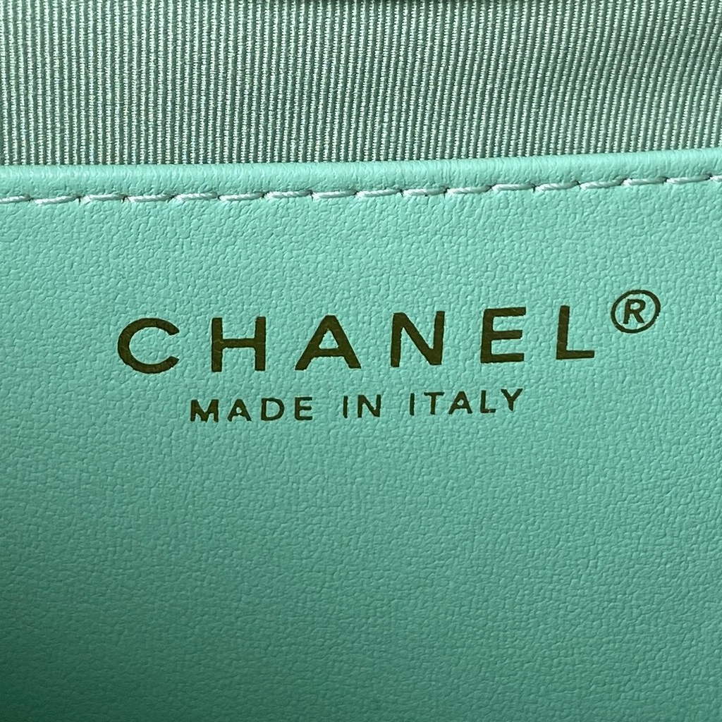 Chanel AS3919 Small Messenger Bag Grained calfskin Green