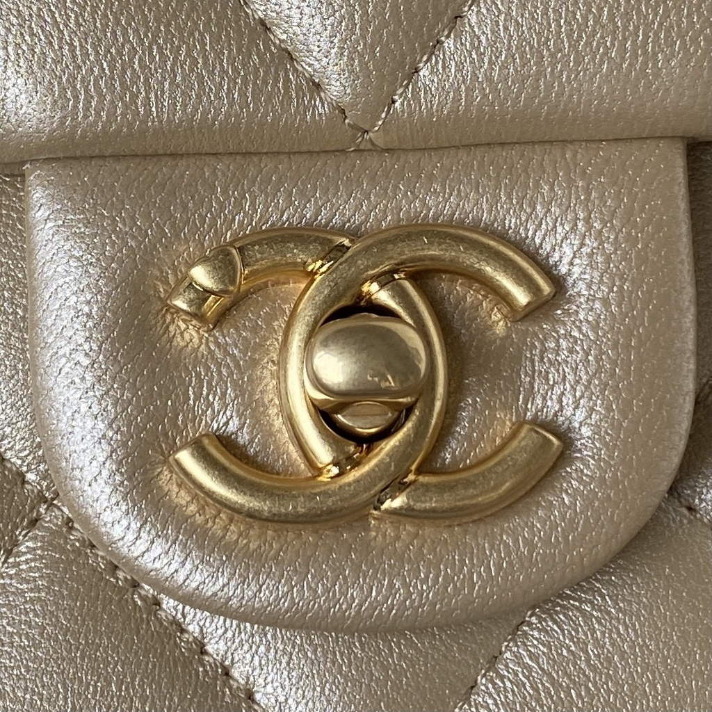 Chanel AS3921 Small Flap Bag Grained Calfskin Gold-Tone Metal Gold