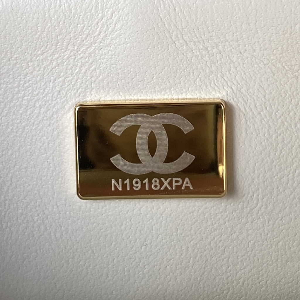 Chanel AS3970 Flap bag Lambskin gold-tone metal Beige