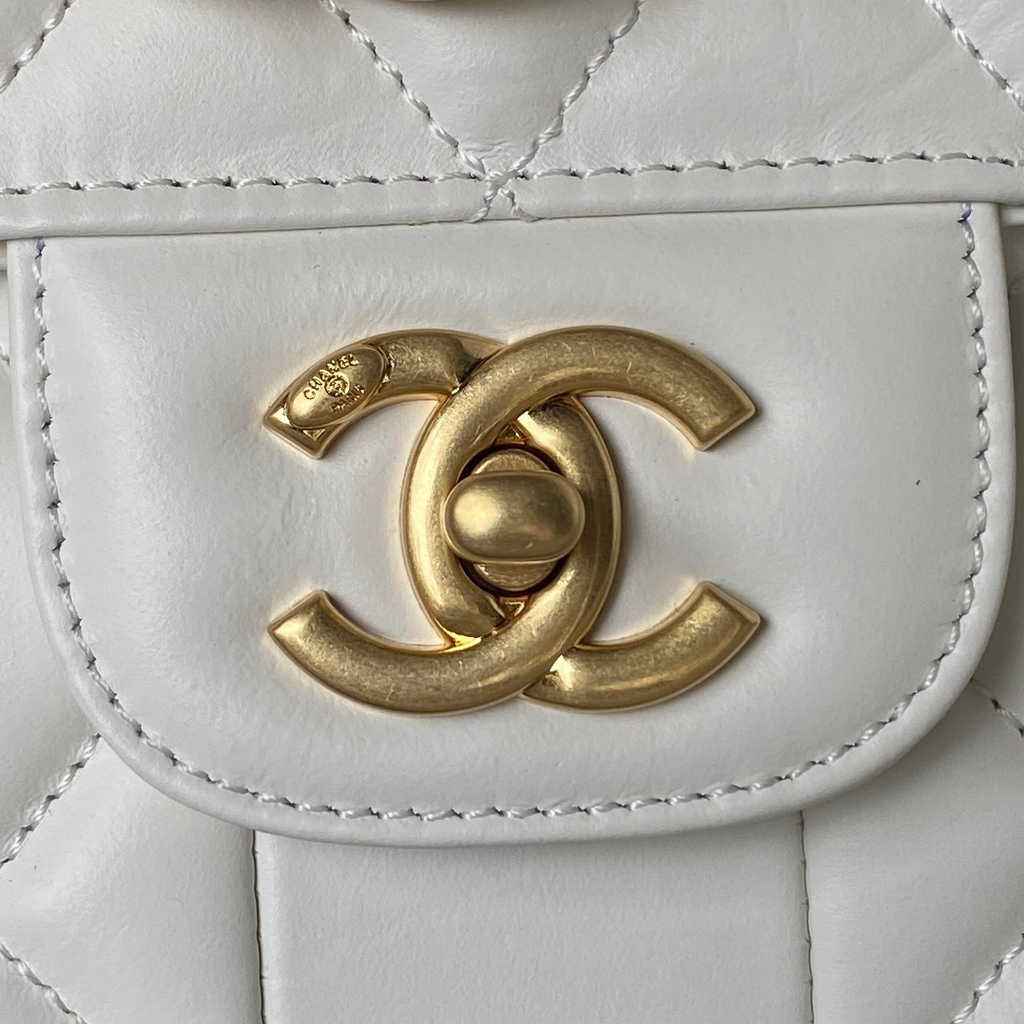 Chanel AS4031 Flap Bag Lambskin Beige