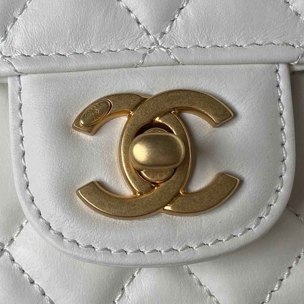 Chanel AS4051 Flap Bag Lambskin Beige