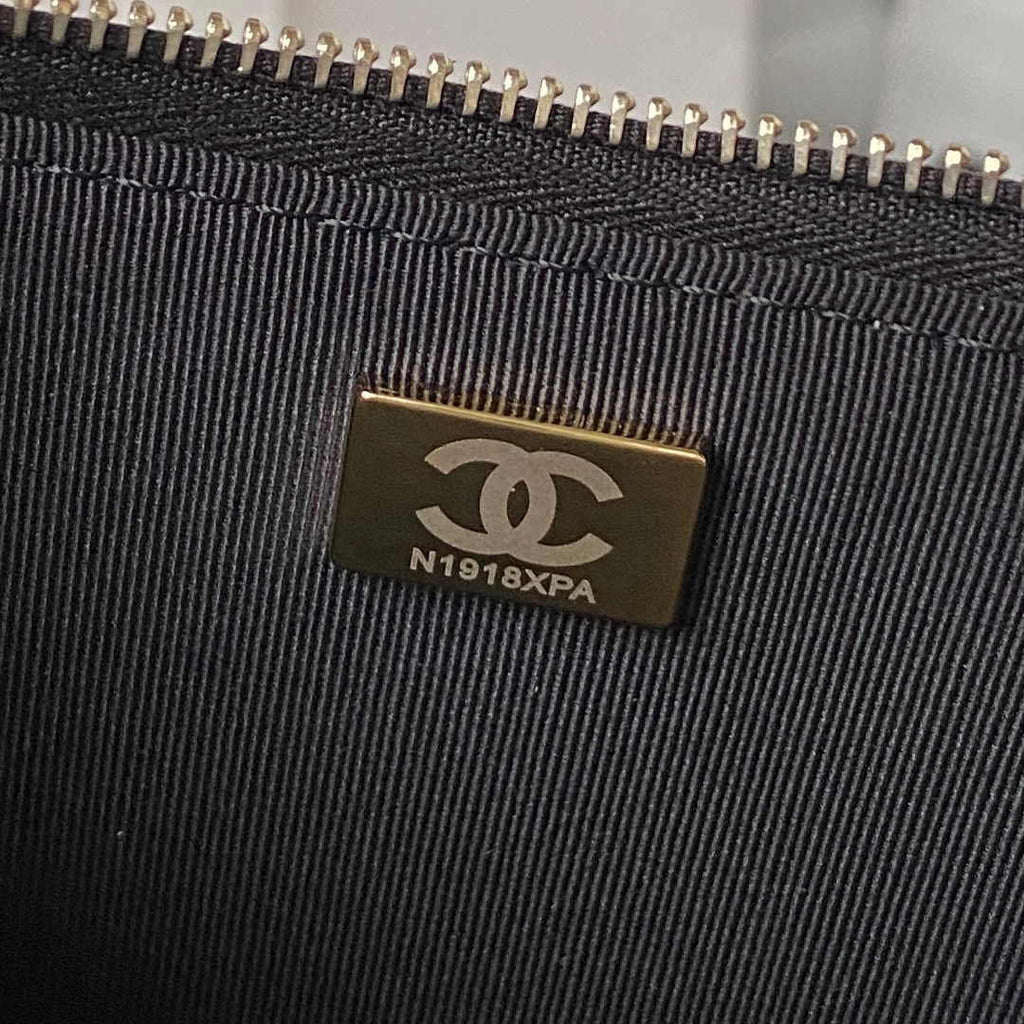 Chanel AS4287 Large hobo bag Shiny crumpled lambskin gold-tone Black