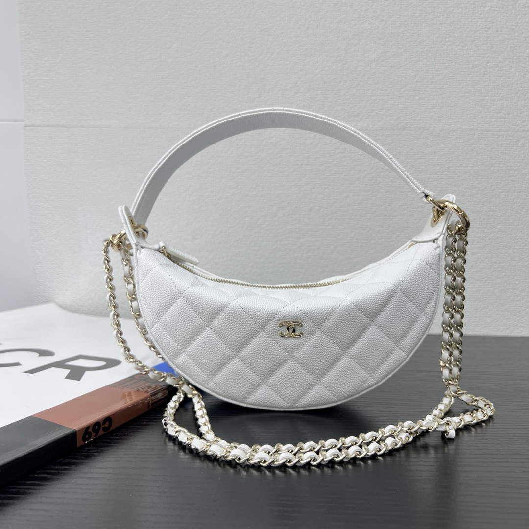 Close-up of gold tone chain strap on Chanel AP5094 clutch bag, woven leather shoulder pad detail