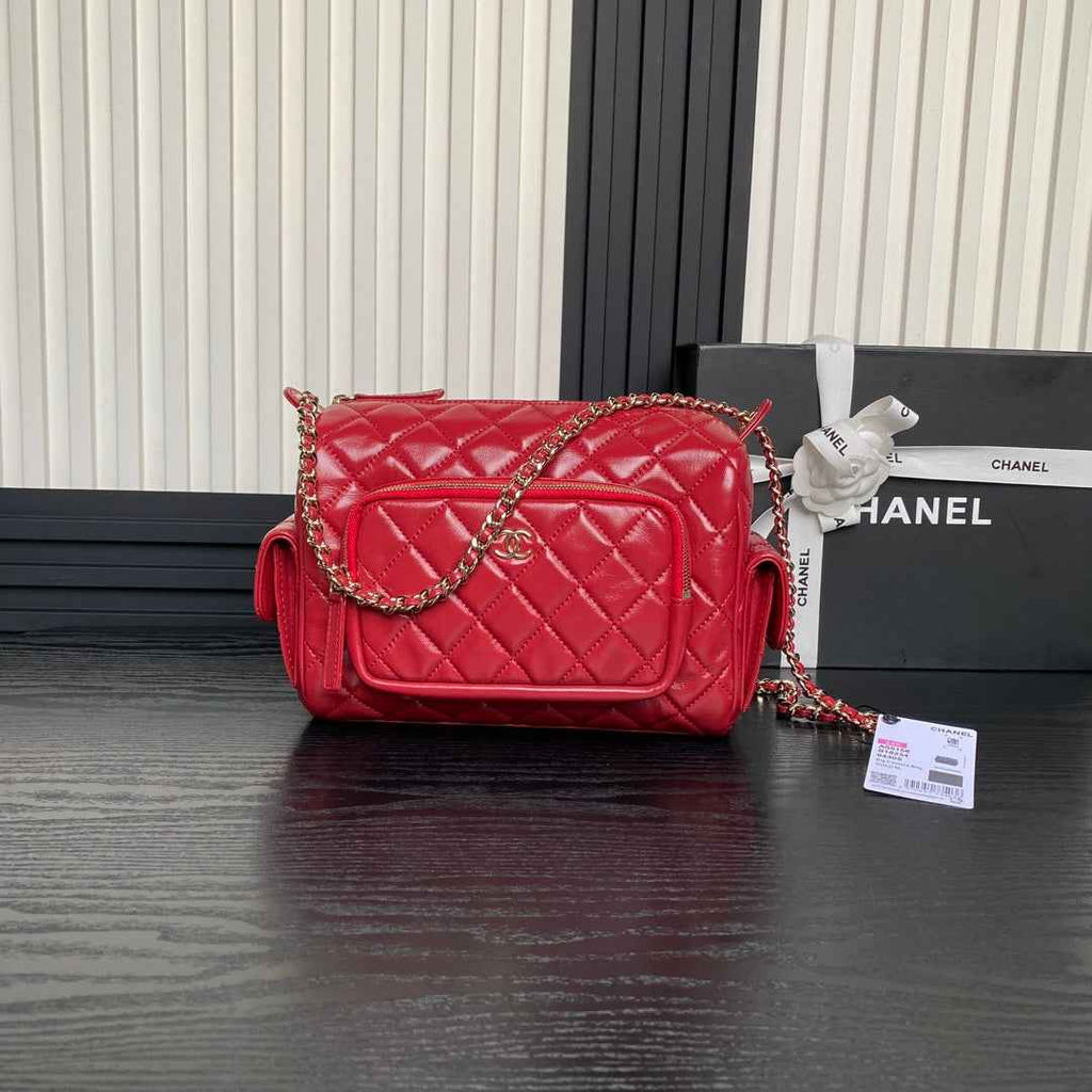 Chanel Camera case, Shiny crumpled lambskin AS5156 red