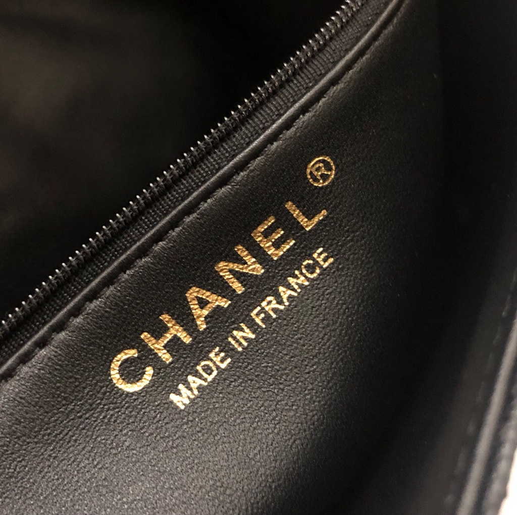 Chanel Clutch Black Calfskin A57650