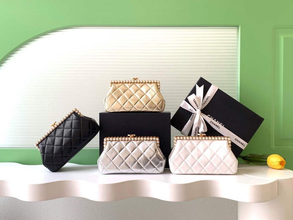 Chanel Clutch Pearly lambskin AS5912