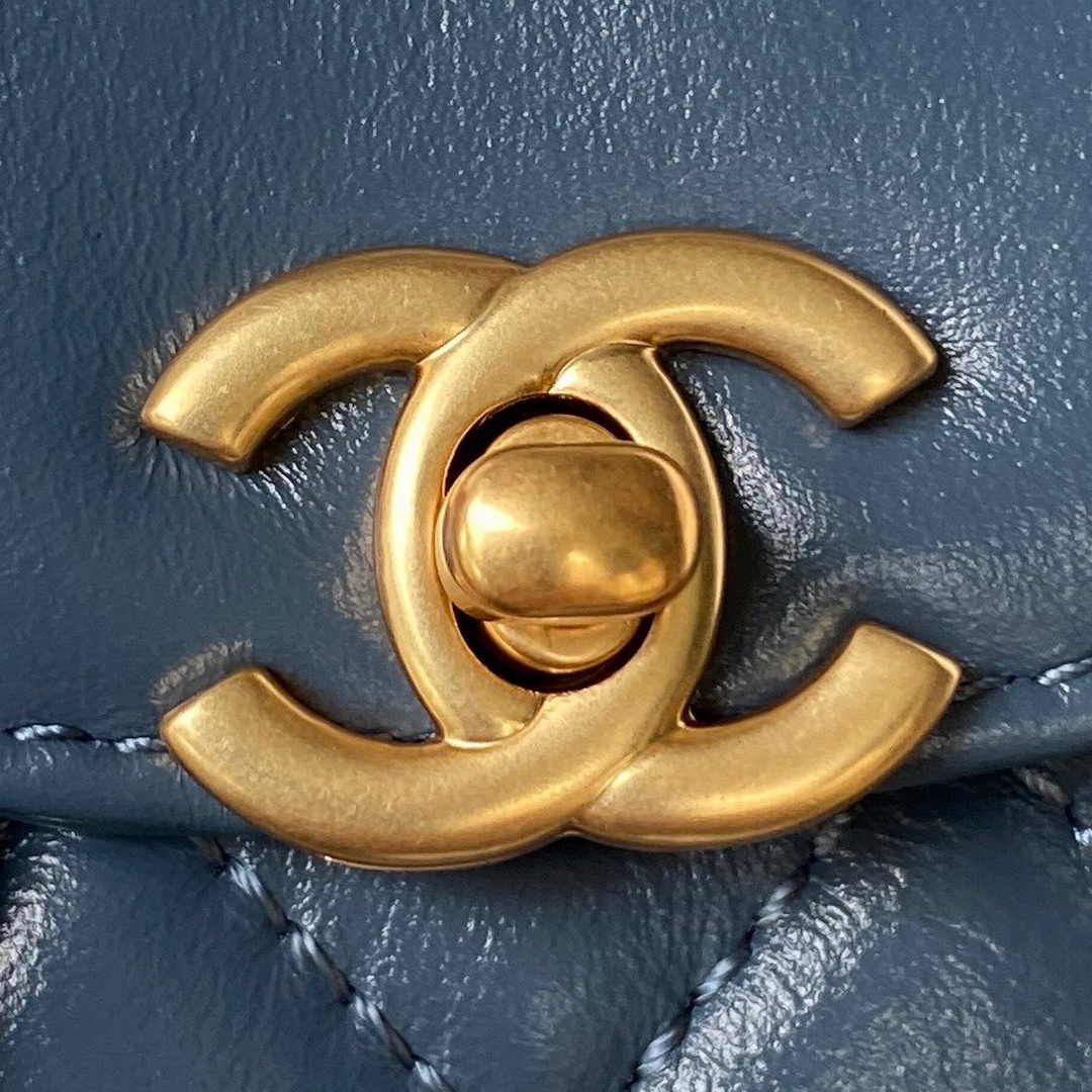 Chanel Clutch With Chain AP3435 Shiny Aged Calfskin Blue