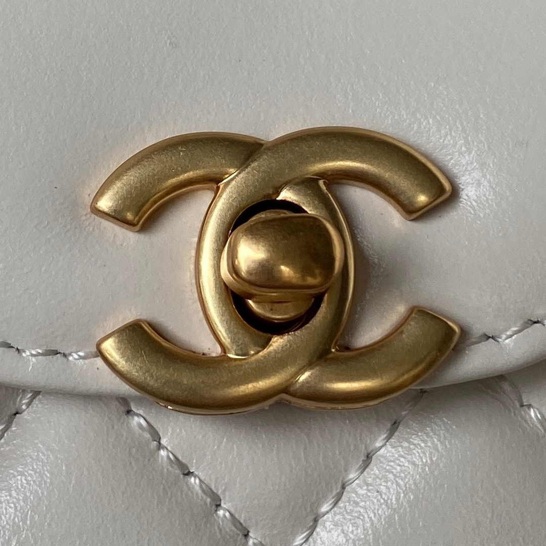 Chanel Clutch With Chain AP3435 Shiny Aged Calfskin White
