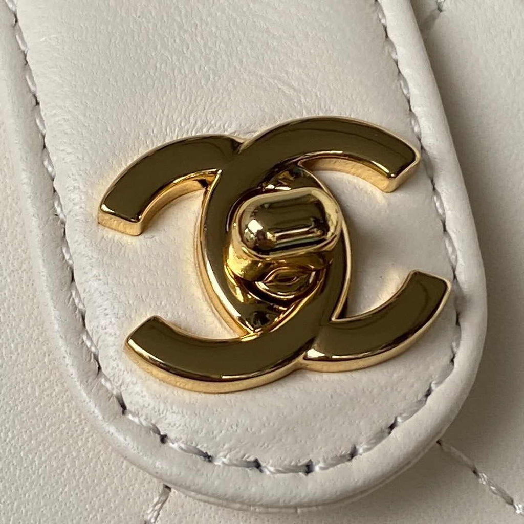 Chanel Clutch with chain AP3459 Lambskin White