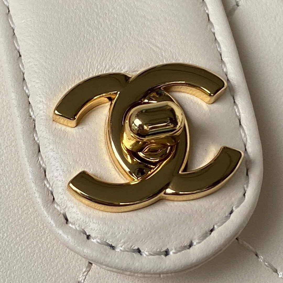 Chanel Clutch with chain AP3459 Lambskin White