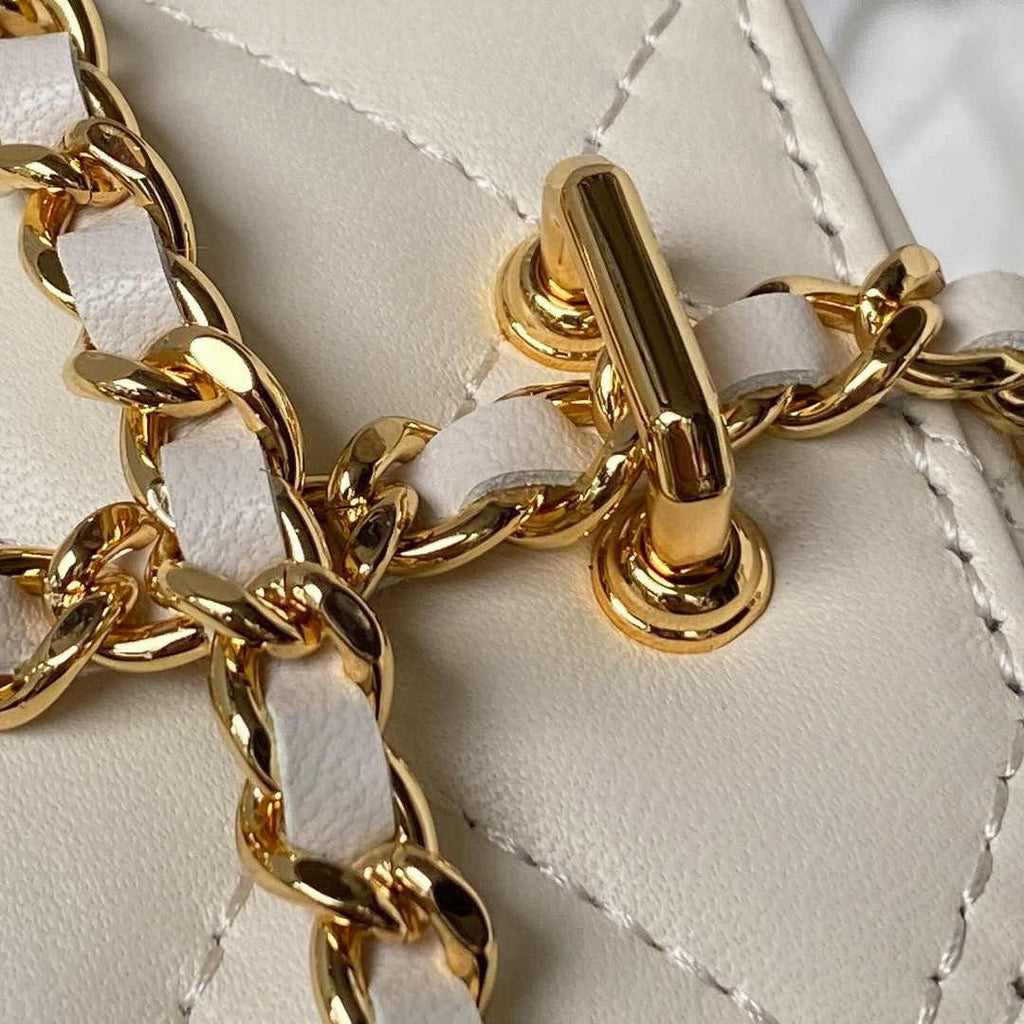 Chanel Clutch with chain AP3459 Lambskin White