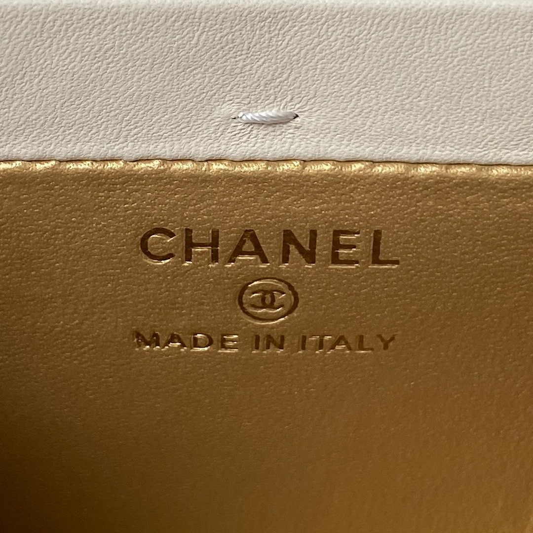 Chanel Clutch with chain AP3459 Lambskin White