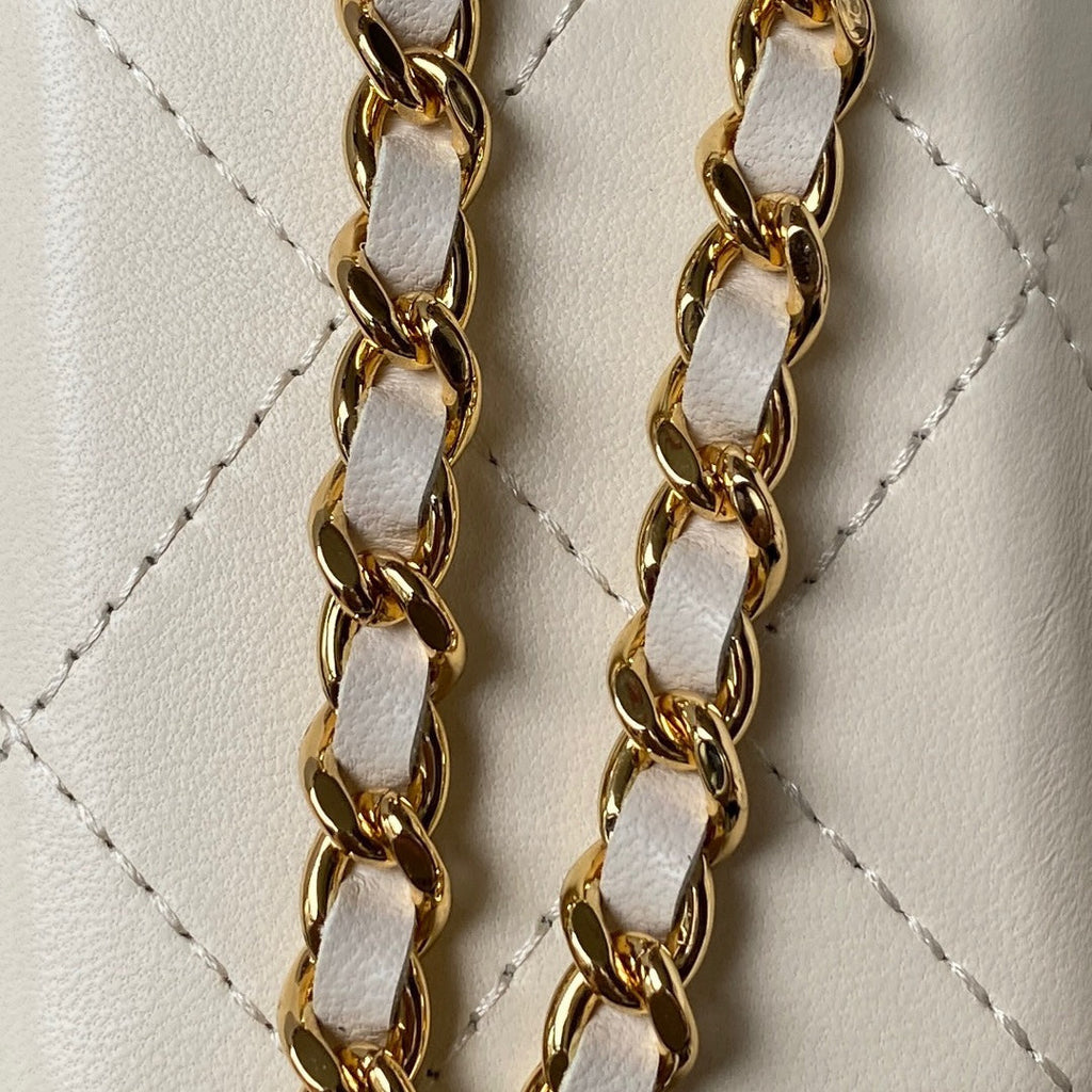Chanel Clutch with chain AP3459 Lambskin White