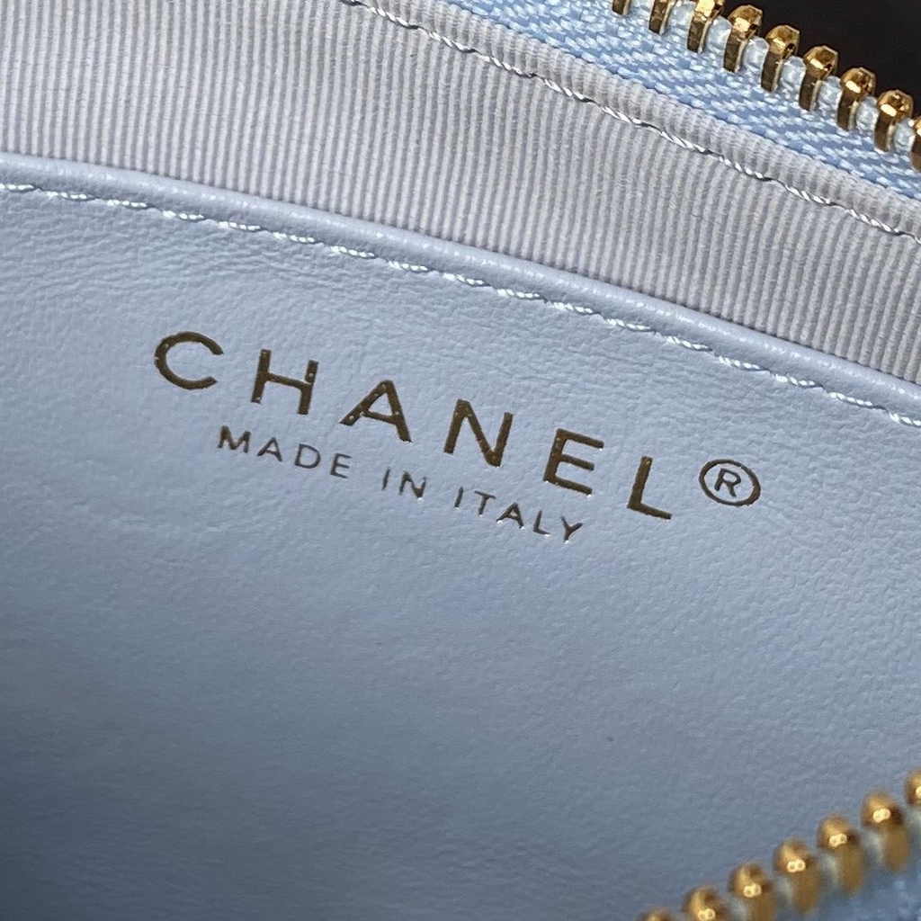 Chanel clutch with chain, AP3786 blue lambskin