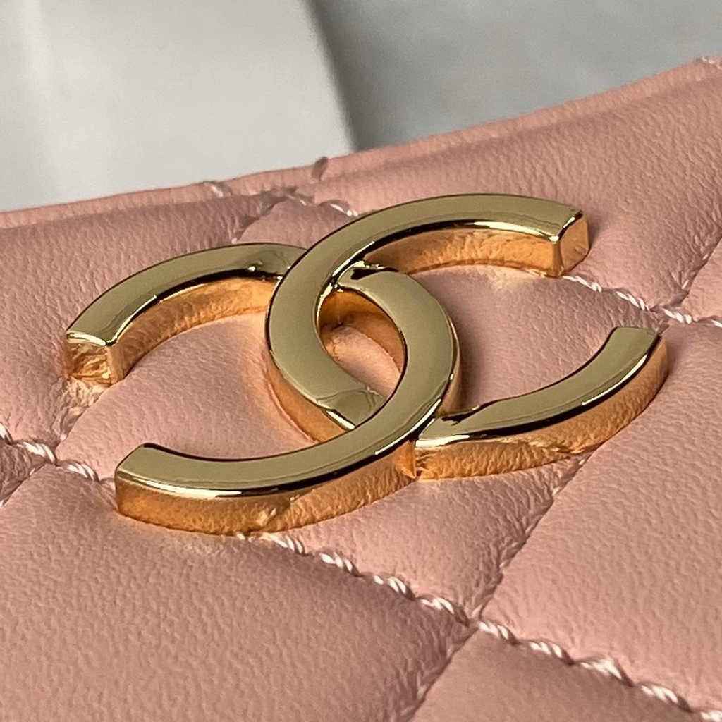 Chanel clutch with chain, AP3786 pink lambskin