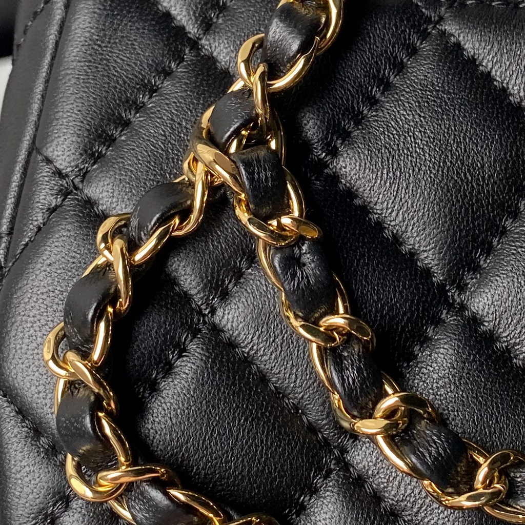 Chanel clutch with chain, AP3786 black lambskin