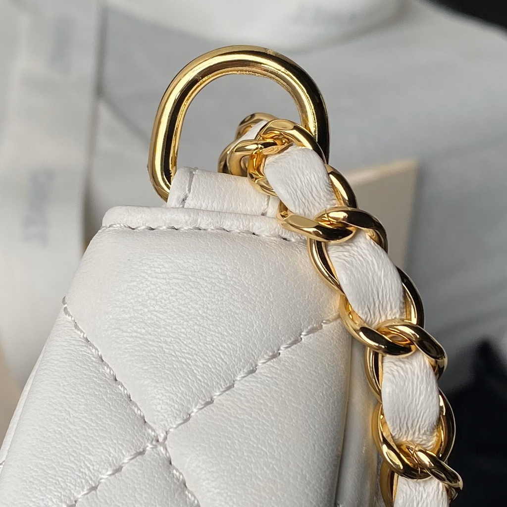 Chanel clutch with chain, AP3786 white lambskin