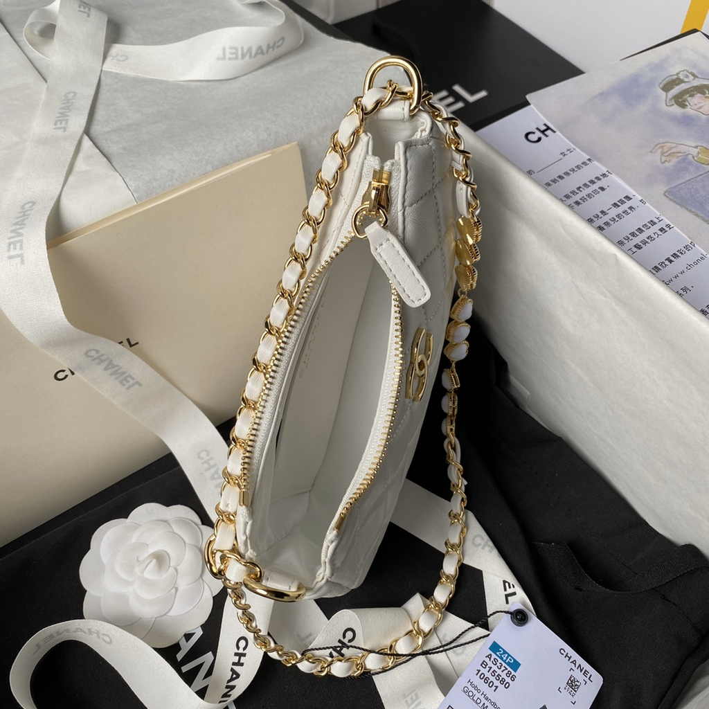 Chanel clutch with chain, AP3786 white lambskin